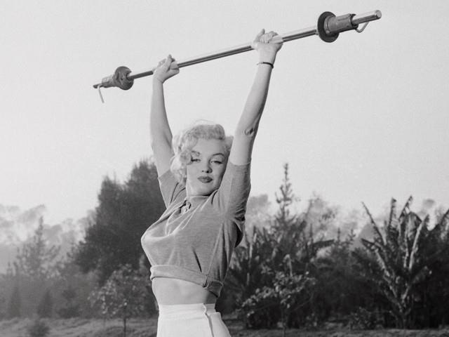 Marilyn Monroe: dieta e fitness routine dell'icona di Hollywood Marilyn Monroe durante la sua fitness routine