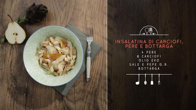 Insalatina di carciofi, pere e bottarga Piatto di insalatina di carciofi, pere e bottarga