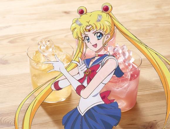 ghiaccioli a forma di oggetti magici di Sailor Moon Ghiaccioli creati con uno stampo da cucina di Sailor Moon