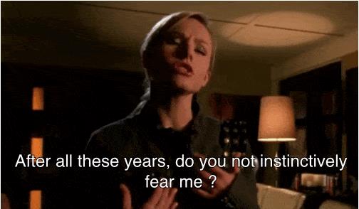 La vendetta, ultimo episodio della serie Veronica Mars Veronica Mars che parla in una scena della serie