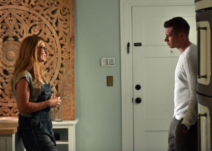 911: Abby e Buck in una scena dal quinto episodio 911: Abby e Buck nel quinto episodio della prima stagione