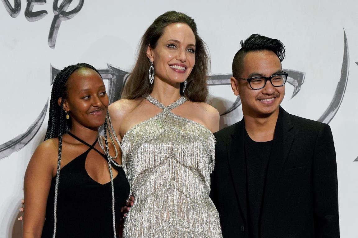 Angelina Jolie con i figli a Tokyo