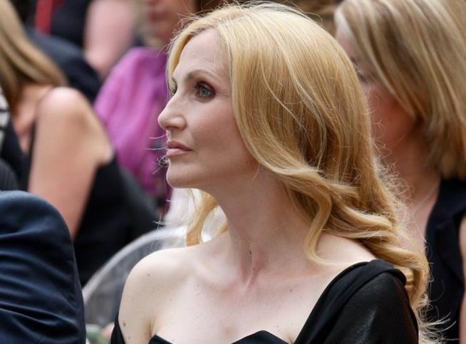 Lorella Cuccarini critica l'omaggio sanremese a Fabrizio Frizzi Lorella Cuccarini