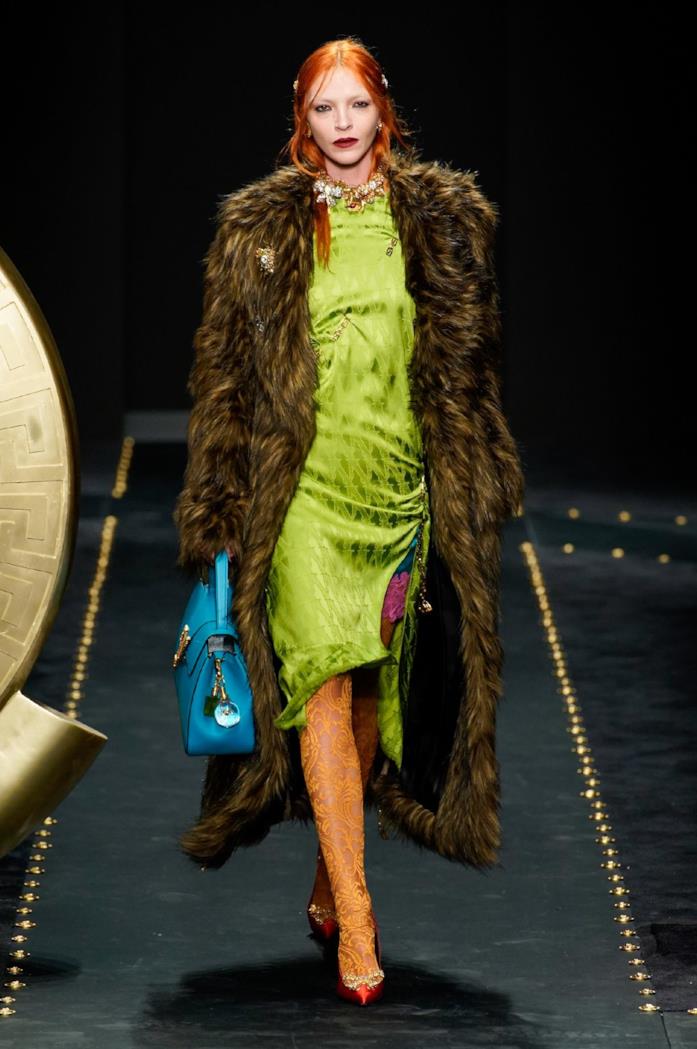 Total look Fifties Stile vintage in passerella per Versace