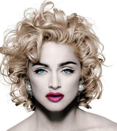 Madonna Madonna in primo piano con rossetto fucsia e occhi blu