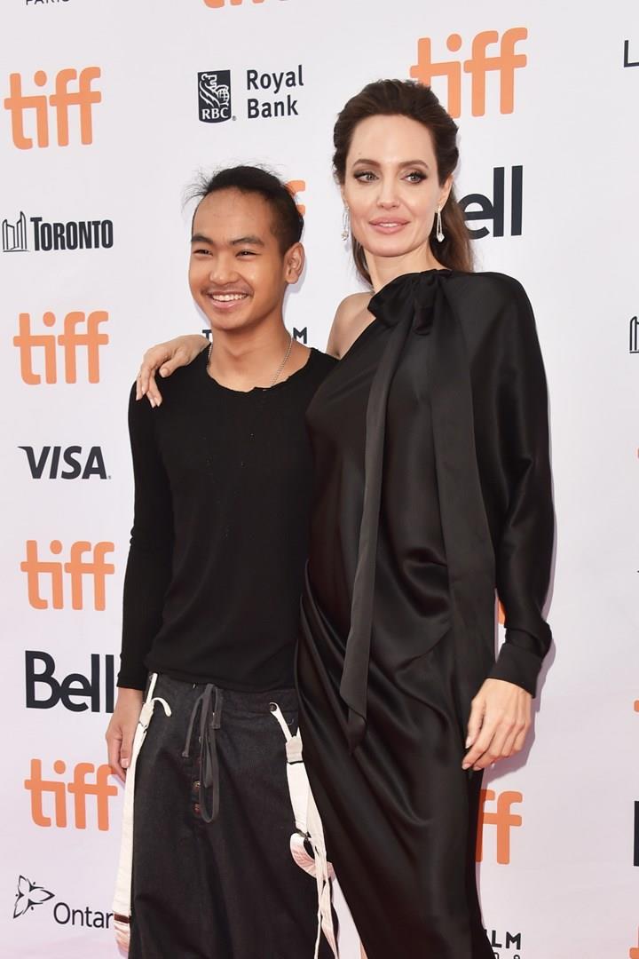 Angelina Jolie e il figlio Maddox Angelina Jolie e Maddox