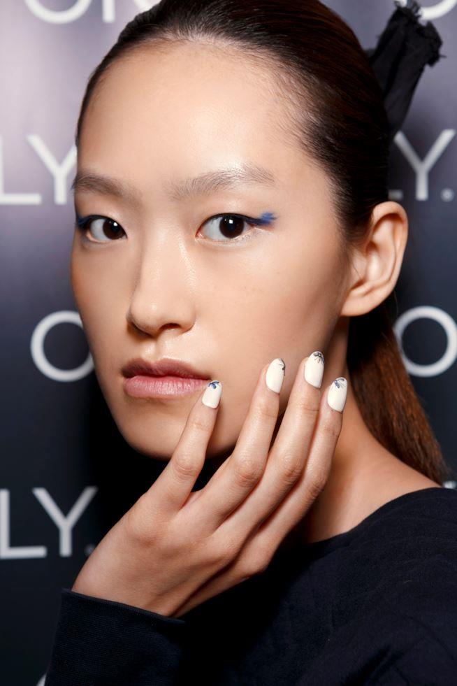 Unghie con fiori Nail art floreale