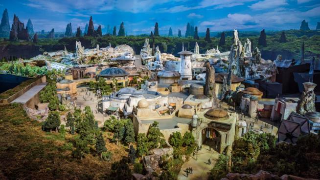 Star Wars: Galaxy's Edge inaugura a Disneyland nel 2019 Star Wars: Galaxy's Edge