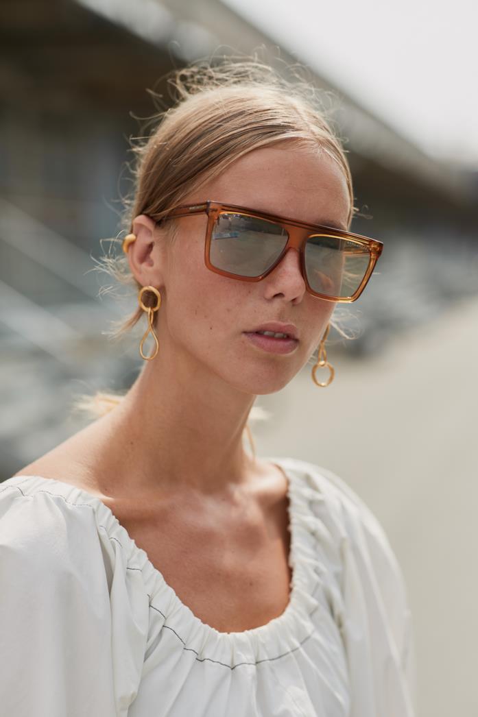 Occhiali grandi e specchiati, il nuovo trend 2019 Occhiali a mascherina per l'estate 2019