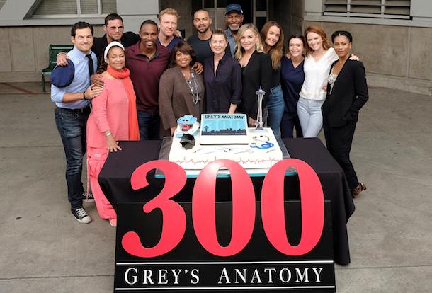 Krista Vernoff anticipa alcuni dettagli sull'episodio 300 di Grey's Anatomy Il cast di Grey's Anatomy 14
