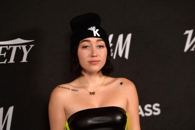 Noah Cyrus posa su Instagram con tantissima marijuana Noah Cyrus
