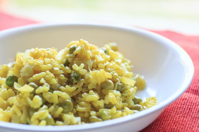 Risotto vegano con zenzero e piselli Risotto con zenzero, curcuma e piselli