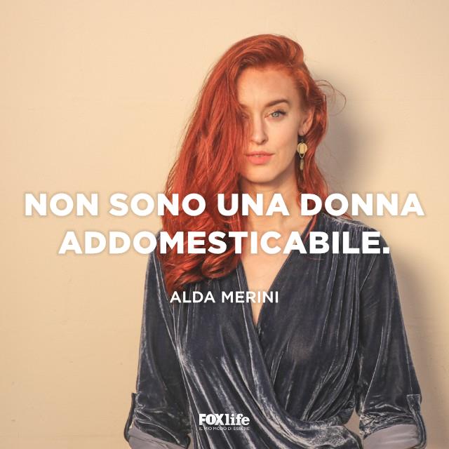 Citazione poetessa Merini Donna con i capelli rossi e gli occhi chiari
