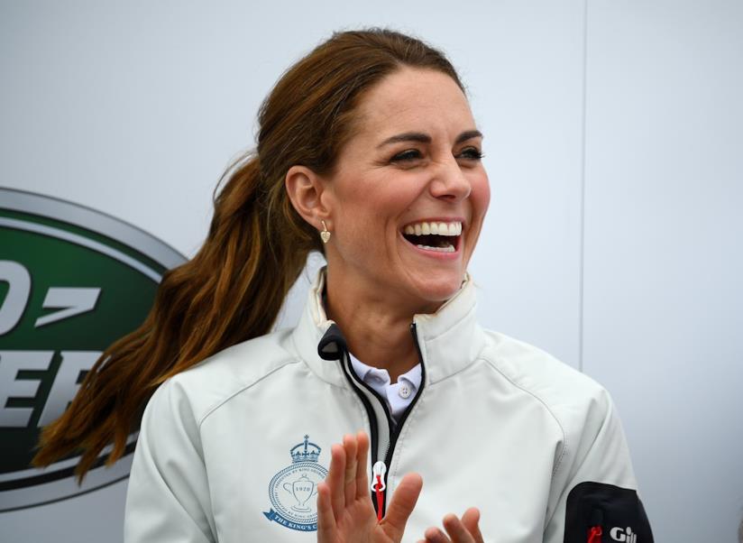 Kate Middleton esibisce le gambe con un paio di shorts durante una regata Kate Middleton