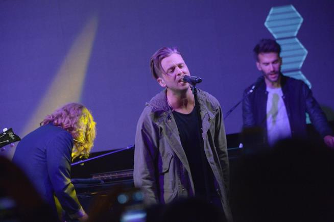 No Vacancy è il singolo di OneRepublic featuring Tiziano Ferro OneRepublic durante una esibizione dal vivo