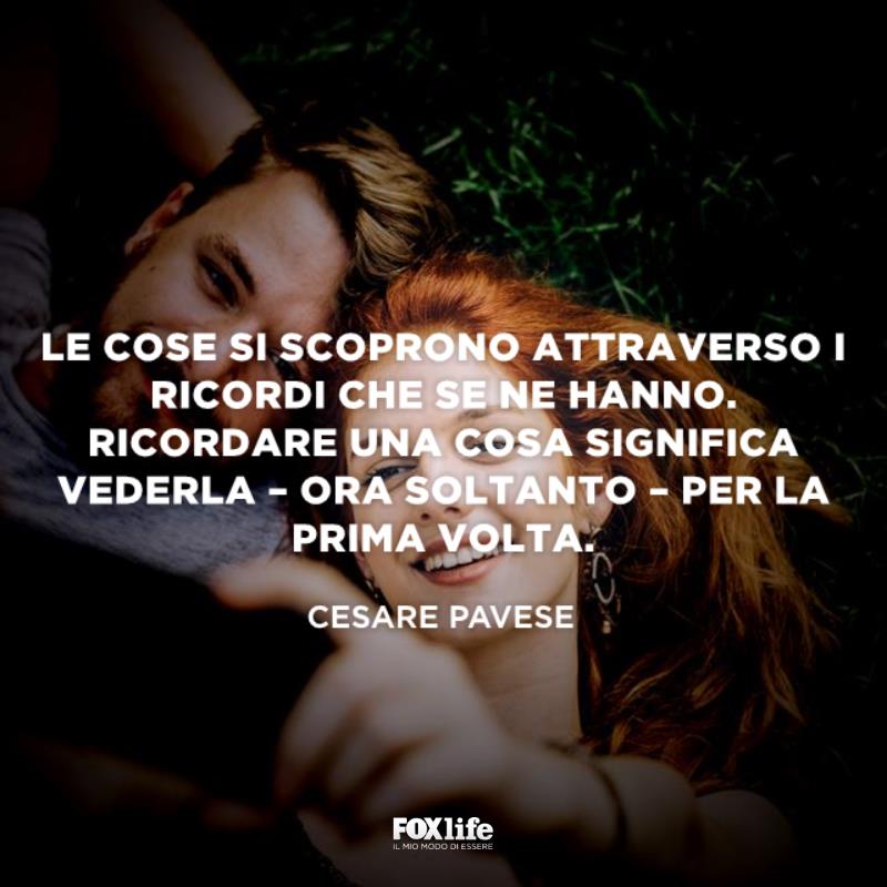 Frase sui ricordi Ragazzo e ragazza si scattano un selfie