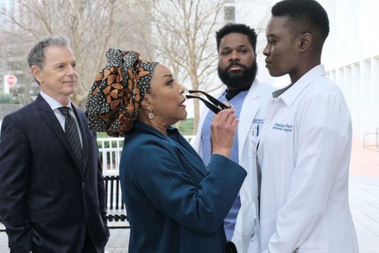 Una scena di The Resident 2x15 The Resident 2x15
