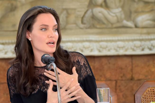 Angelina Jolie si racconta in un'intervista con Vanity Fair Uno splendido primo piano di Angelina Jolie