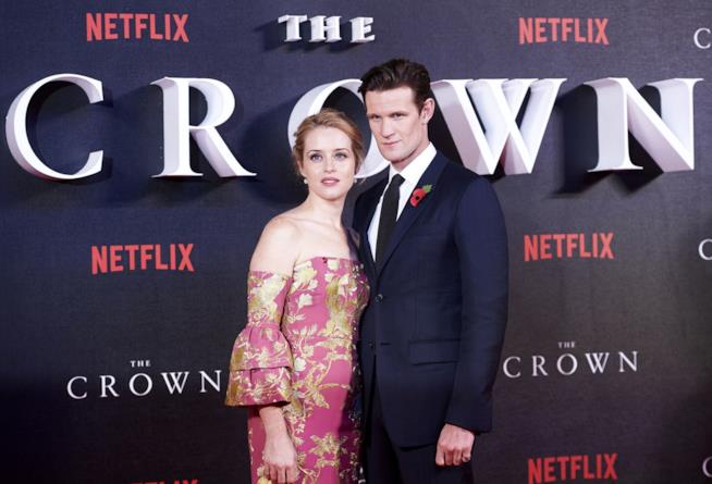 Sul web è stata lanciata una petizione in merito al pay gap tra Matt Smith e Claire Foy Matt Smith e Claire Foy