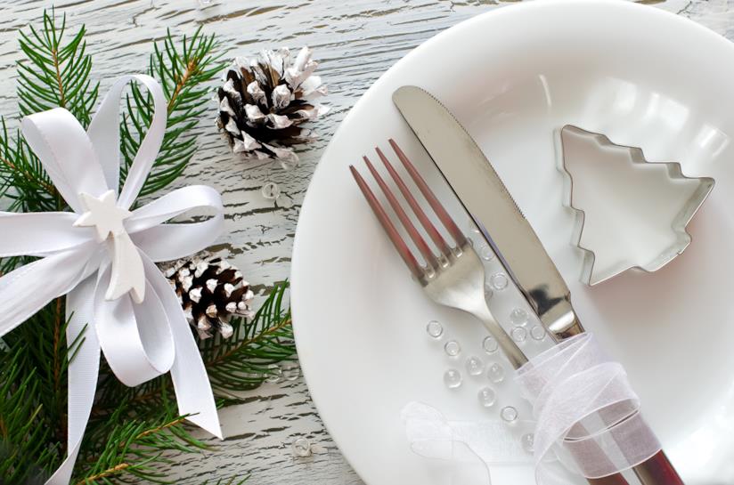 Ricette per il pranzo di Natale Piatto, posate e decorazioni per il pranzo di Natale
