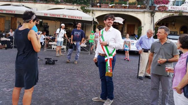 Il sindaco di Greve in Chianti Il sindaco di Greve in Chianti in piazza per Leonardo