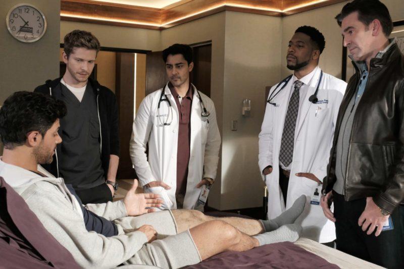 The Resident confermato: il medical drama avrà una seconda stagione Una scena di The Resident