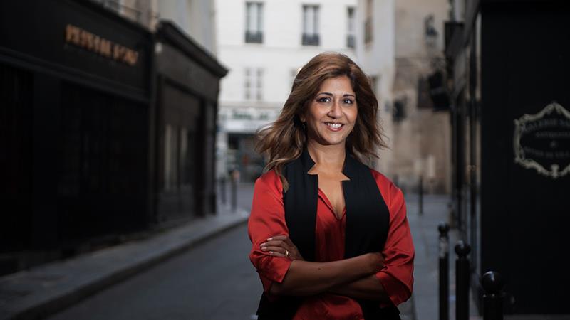 Nilofer Merchant è una fautrice del fare riunioni camminando Nilofer Merchant crede nell'efficacia del fare riunioni camminando