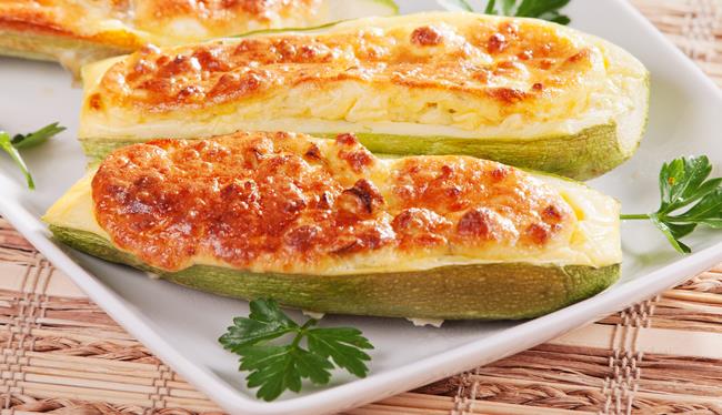le zucchine ripiene alla ligure con formaggio, prosciutto e pinoli Zucchine ripiene alla ligure