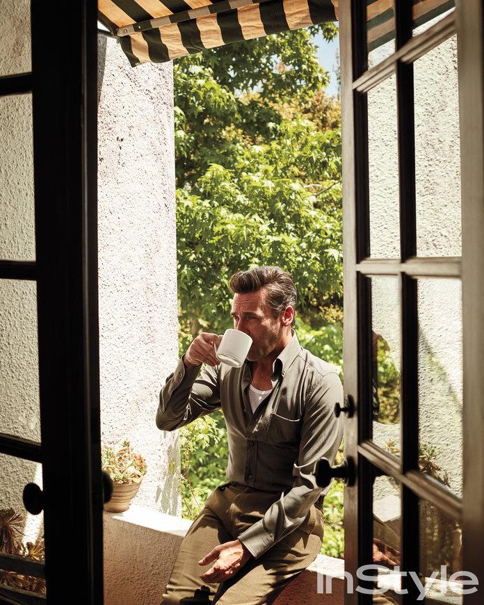 Jon Hamm, tra scatti sexy e rivelazioni difficili Jon Hamm e il suo caffè nero bollente
