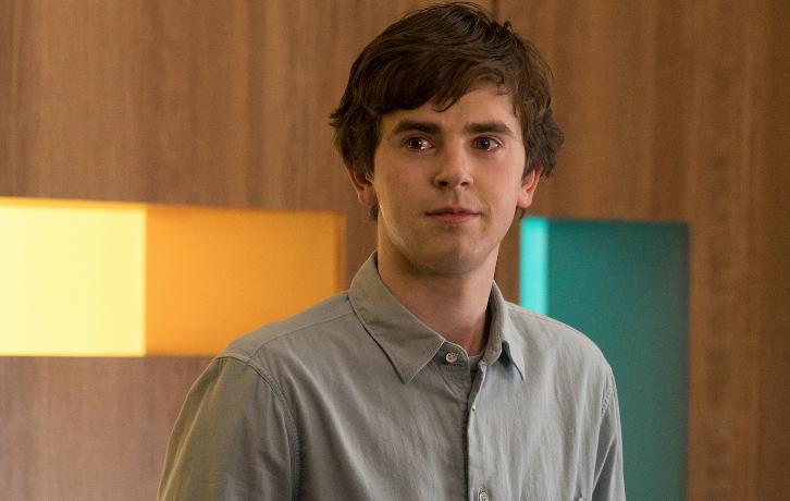 The Good Doctor: un'immagine di Freddie Highmore nella serie The Good Doctor: un'immagine promozionale dalla prima stagione