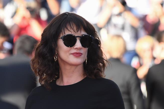Asia Argento omaggia Anthony Bourdain citando l'Inferno di Dante Asia Argento