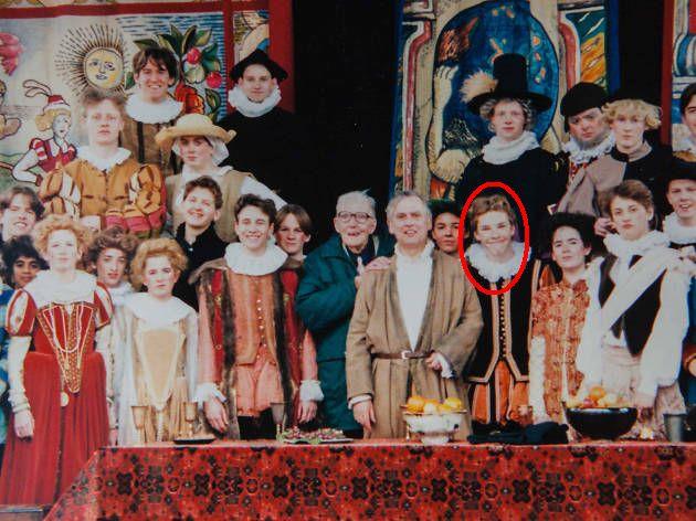 Benedict Cumberbatch in uno spettacolo teatrale al Globe Un giovane Benedict Cumberbatch in una rappresentazione de La bisbetica domata al Globe