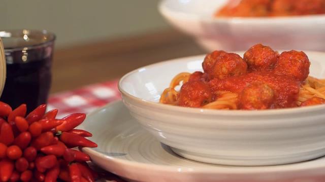Spaghetti meatballs italo-americani alla Giallo zafferano Spaghetti meatballs