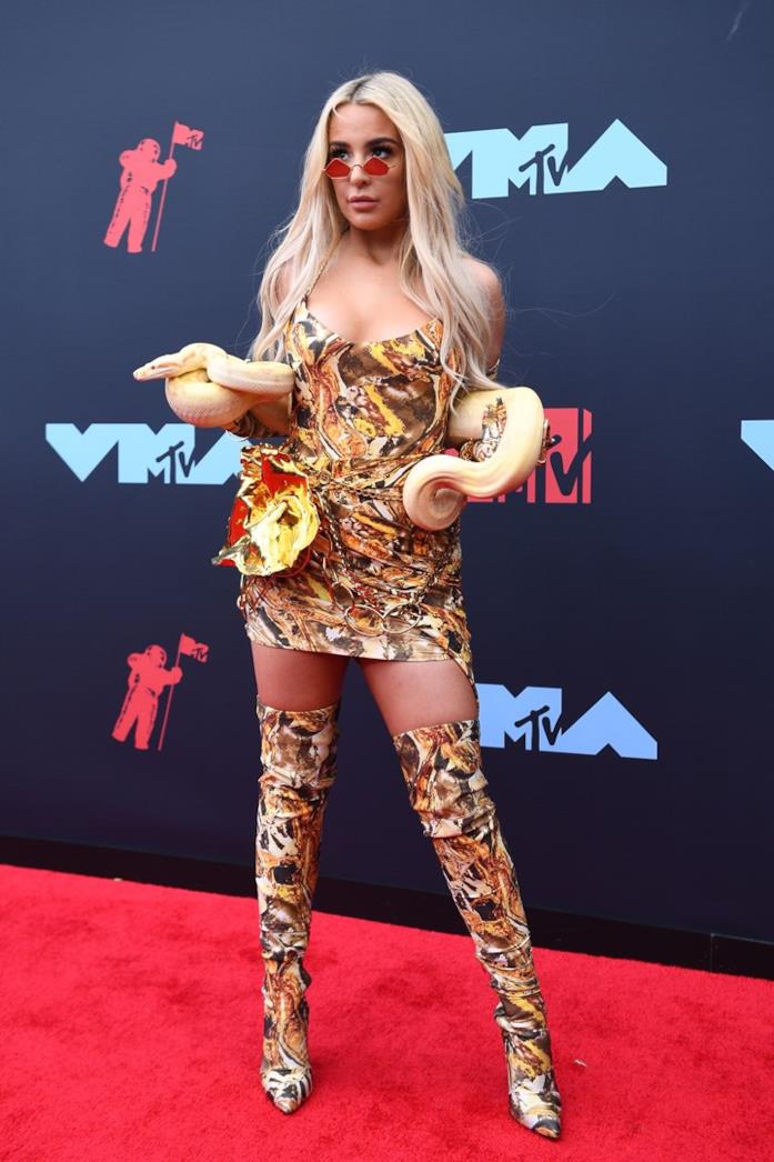 Tana Mongeau Tana Mongeau sul red carpet dei VMA 2019