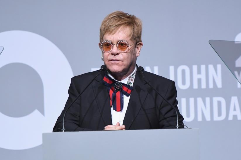 Elton John e i pregiudizi contro l'AIDS, le sue dichiarazioni Primo piano di Elton John