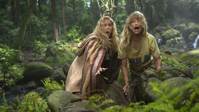 Una scena del film Fottute Amy Schumer e Goldie Hawn in una scena del film Fottute