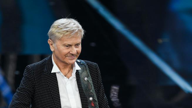 Ron canta Almeno pensami al Festival di Sanremo 2018 Il cantante Ron si esibisce a Sanremo