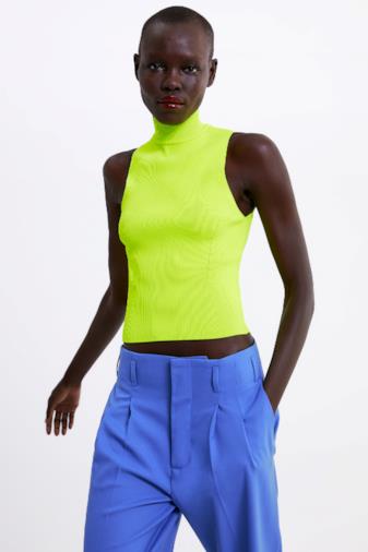 Top smanicato con collo alto color giallo fluo