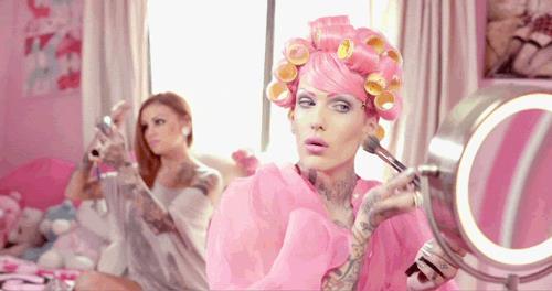 Il make-up guru Jeffree Star Il cantautore, make-up artist e modello statunitense Jeffree Star
