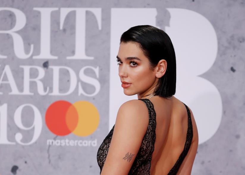 Dua Lipa è il volto del prossimo profumo di Ysl beauté La cantante Dua Lipa