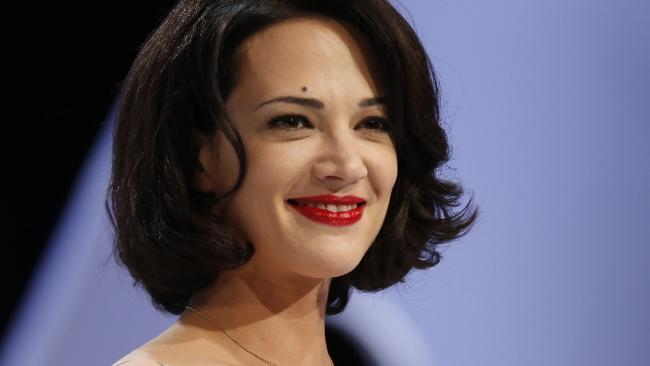 Asia Argento desta scalpore con la sua performace Al Torino Film Festival Asia Argento si esibisce in una performance