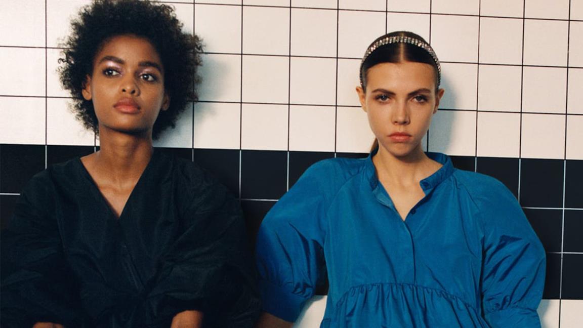 L'abito azzurro di Zara spopola tra le fashioniste