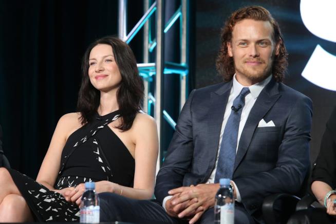 Sam Heughan e Caitriona Balfe di Outlander si scambiano commenti su Twitter Sam Heughan e Caitriona Balfe di Outlander