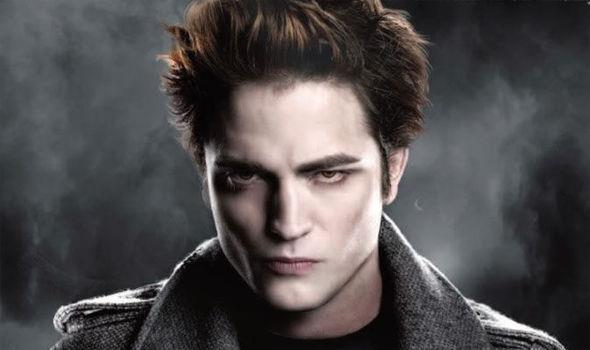 Robert Pattinson è il vampiro Edward Cullen in Twilight Un dettaglio del character poster di Robert Pattinson per Twilight