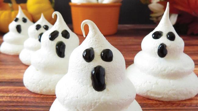 Ricette Halloween: fantasmi di meringa Fantasmi di meringa e cioccolato