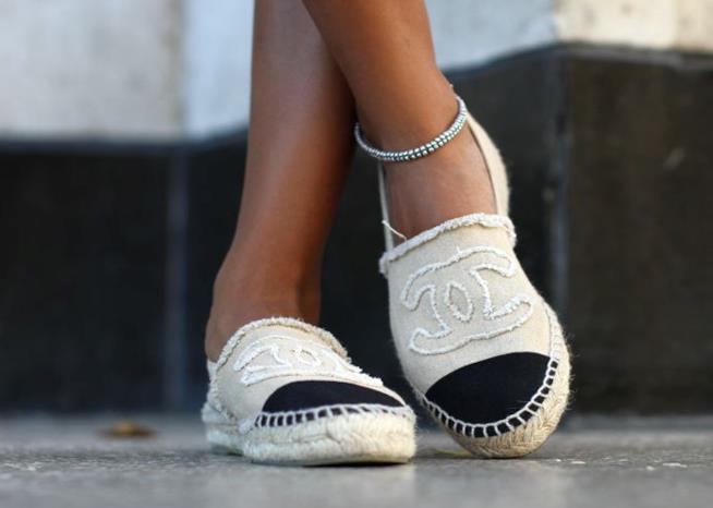 Espadrilles Chanel Le espadrilles Tory Burch con il monogramma di Chanel