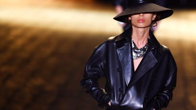 Yves Saint Laurent collezione autunno inverno 2018 Completo in pelle della collezione autunno inverno 2018 di Yves Saint Laurent