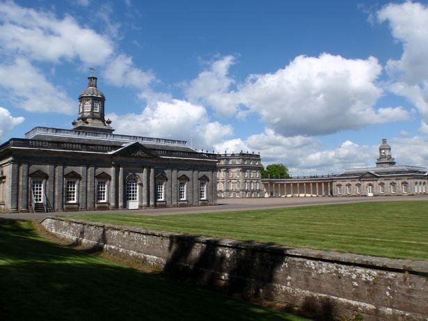 Ecco 5 mete scozzesi dove hanno girato Outlander da visitare nel 2017 La Hopetoun House, uno dei luoghi dove hanno girato Outlander