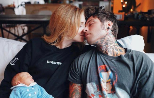 Il rapper Fedez rapper risponde alle accuse sulle 'foto social' del figlio Chiara Ferragni e Fedez