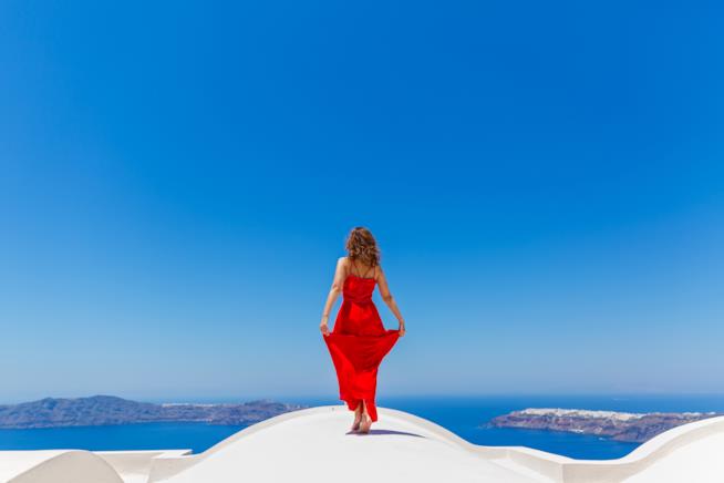 Donna in una delle isole greche Donna su un'isola della Grecia